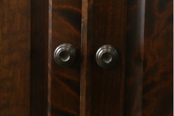 中古　北海道民芸家具　HM160K　美しい木肌とシックな佇まいが魅力的なキャビネット　(R-084237)