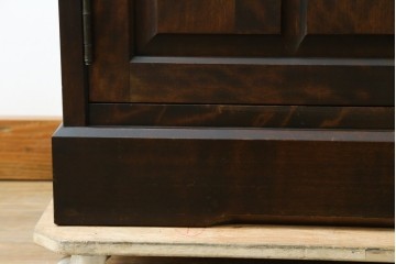 中古　北海道民芸家具　HM160K　美しい木肌とシックな佇まいが魅力的なキャビネット　(R-084237)