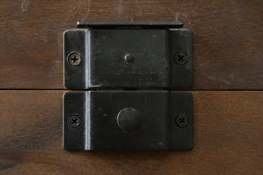 中古　北海道民芸家具　HM160K　美しい木肌とシックな佇まいが魅力的なキャビネット　(R-084237)