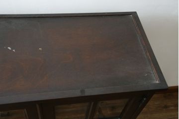 中古　美品　北海道民芸家具　脚(台輪)付きリメイク　シックな色合いで落ち着いた空間を演出するサイドキャビネット(サイドボード、収納棚、戸棚、食器棚、カップボード)(R-084238)
