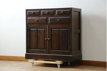 中古　美品　北海道民芸家具　天板リメイク　シックな色合いで落ち着いた空間を演出するサイドキャビネット(サイドボード、収納棚、戸棚)(R-084239)