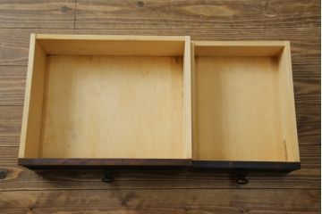 中古　美品　北海道民芸家具　天板リメイク　シックな色合いで落ち着いた空間を演出するサイドキャビネット(サイドボード、収納棚、戸棚)(R-084239)