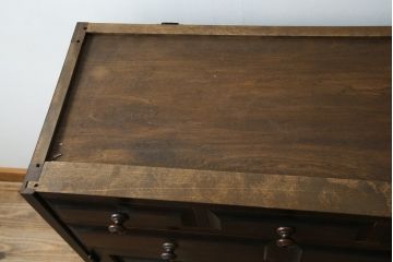 中古　美品　北海道民芸家具　天板リメイク　シックな色合いで落ち着いた空間を演出するサイドキャビネット(サイドボード、収納棚、戸棚)(R-084239)