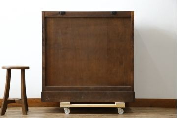 中古　美品　北海道民芸家具　天板リメイク　シックな色合いで落ち着いた空間を演出するサイドキャビネット(サイドボード、収納棚、戸棚)(R-084239)