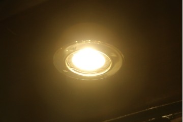 アジアンビンテージ　唐木材　中国クラシックデザインが目を引く照明付き薄型ミラーバックキャビネット(飾り棚、陳列棚、収納棚、戸棚、ガラスケース、ショーケース、コレクションケース、ディスプレイケース、ヴィンテージ、店舗什器)(R-084240)