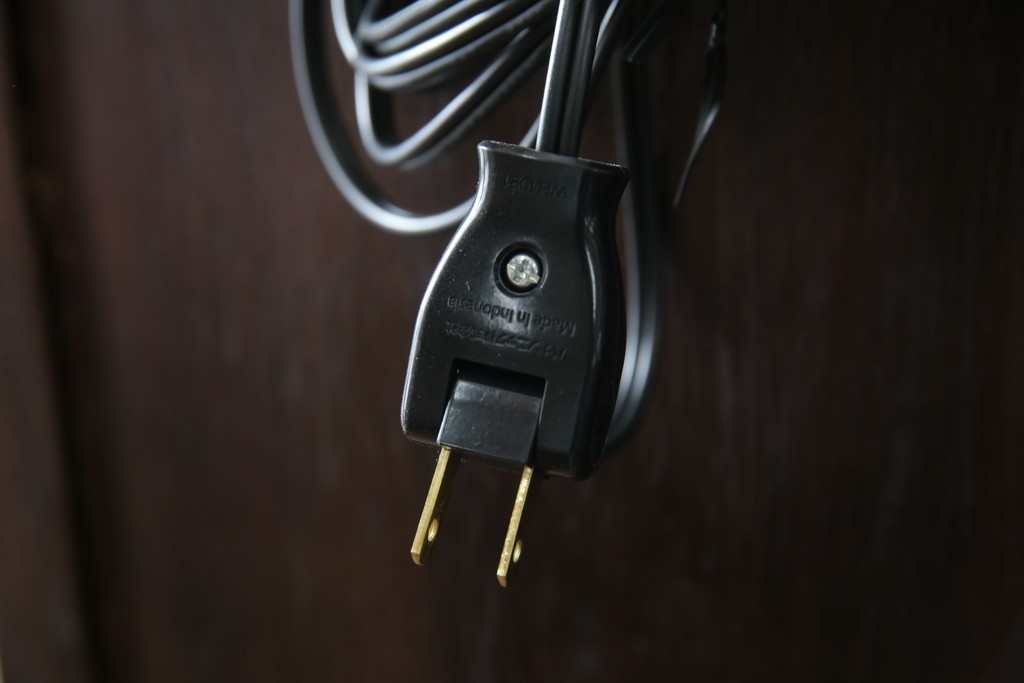 アジアンビンテージ　唐木材　中国クラシックデザインが目を引く照明付き薄型ミラーバックキャビネット(飾り棚、陳列棚、収納棚、戸棚、ガラスケース、ショーケース、コレクションケース、ディスプレイケース、ヴィンテージ、店舗什器)(R-084240)