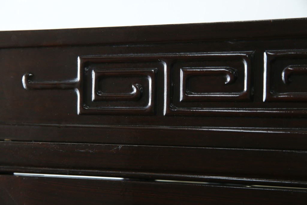 アジアンビンテージ　唐木材　中国クラシックデザインが目を引く照明付き薄型ミラーバックキャビネット(飾り棚、陳列棚、収納棚、戸棚、ガラスケース、ショーケース、コレクションケース、ディスプレイケース、ヴィンテージ、店舗什器)(R-084240)