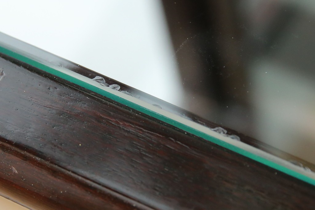 アジアンビンテージ　唐木材　中国クラシックデザインが目を引く照明付き薄型ミラーバックキャビネット(飾り棚、陳列棚、収納棚、戸棚、ガラスケース、ショーケース、コレクションケース、ディスプレイケース、ヴィンテージ、店舗什器)(R-084240)