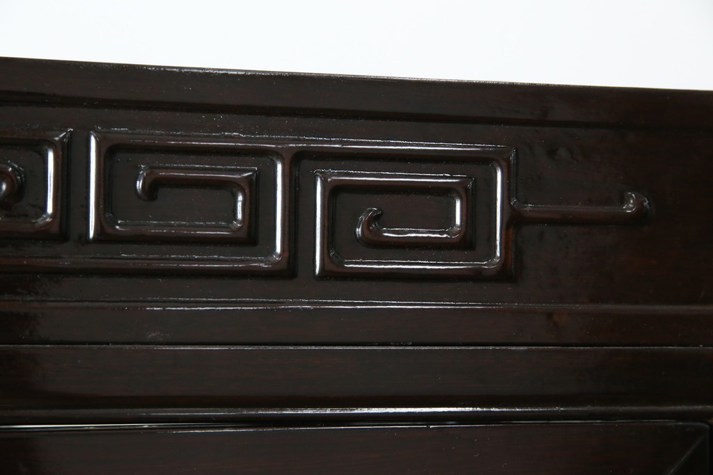 アジアンビンテージ　唐木材　中国クラシックデザインが目を引く照明付き薄型ミラーバックキャビネット(飾り棚、陳列棚、収納棚、戸棚、ガラスケース、ショーケース、コレクションケース、ディスプレイケース、ヴィンテージ、店舗什器)(R-084240)