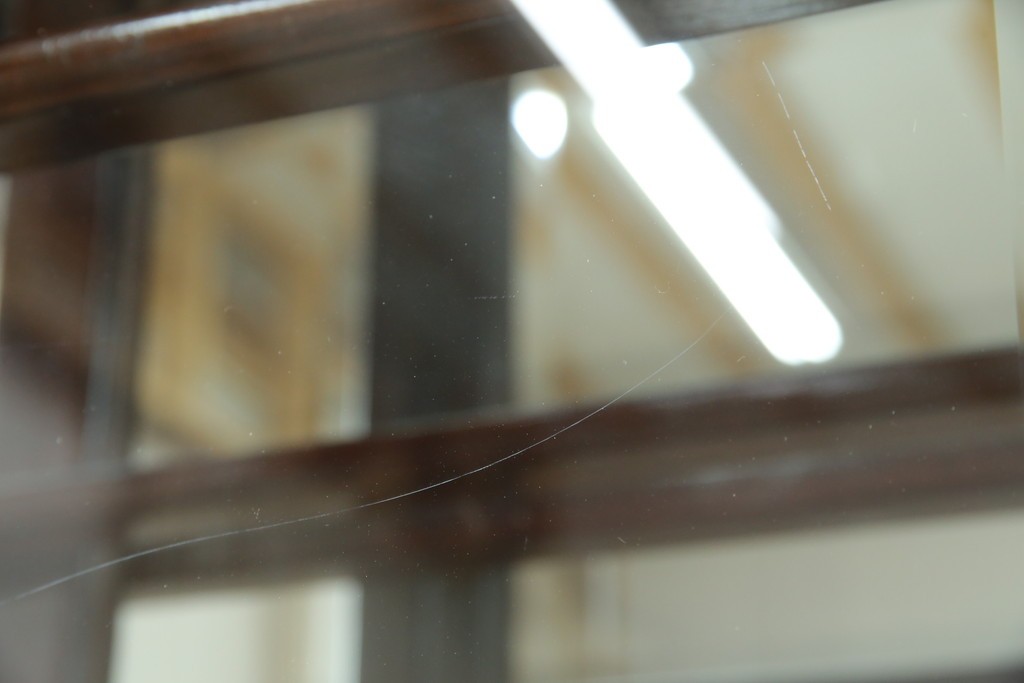 アジアンビンテージ　唐木材　中国クラシックデザインが目を引く照明付き薄型ミラーバックキャビネット(飾り棚、陳列棚、収納棚、戸棚、ガラスケース、ショーケース、コレクションケース、ディスプレイケース、ヴィンテージ、店舗什器)(R-084240)