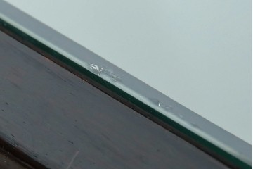 アジアンビンテージ　唐木材　中国クラシックデザインが目を引く照明付き薄型ミラーバックキャビネット(飾り棚、陳列棚、収納棚、戸棚、ガラスケース、ショーケース、コレクションケース、ディスプレイケース、ヴィンテージ、店舗什器)(R-084240)