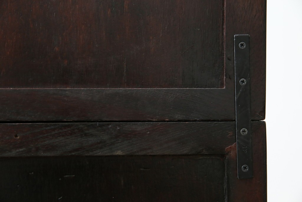 アジアンビンテージ　唐木材　中国クラシックデザインが目を引く照明付き薄型ミラーバックキャビネット(飾り棚、陳列棚、収納棚、戸棚、ガラスケース、ショーケース、コレクションケース、ディスプレイケース、ヴィンテージ、店舗什器)(R-084240)