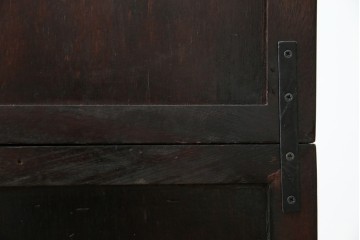 アジアンビンテージ　唐木材　中国クラシックデザインが目を引く照明付き薄型ミラーバックキャビネット(飾り棚、陳列棚、収納棚、戸棚、ガラスケース、ショーケース、コレクションケース、ディスプレイケース、ヴィンテージ、店舗什器)(R-084240)