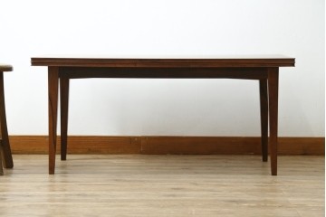デンマークビンテージ　美しい木目が印象的なローズウッド材のエクステンションセンターテーブル　(R-084242)