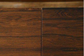デンマークビンテージ　美しい木目が印象的なローズウッド材のエクステンションセンターテーブル　(R-084242)