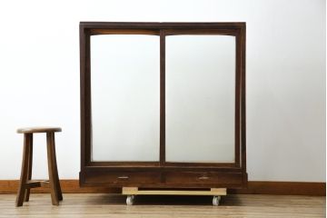 和製アンティーク　人気の台形型!!　引き出し付き　栗材木枠のガラスケース(ショーケース、陳列棚、店舗什器)(R-084245)