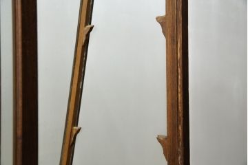 和製アンティーク　人気の台形型!!　引き出し付き　栗材木枠のガラスケース(ショーケース、陳列棚、店舗什器)(R-084245)