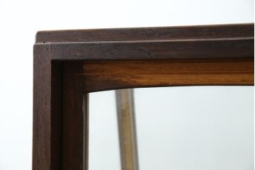 和製アンティーク　人気の台形型!!　引き出し付き　栗材木枠のガラスケース(ショーケース、陳列棚、店舗什器)(R-084245)