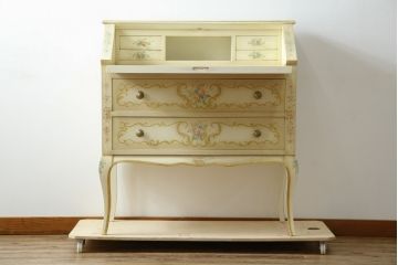中古　美品　イタリア高級家具　ノバパルク(NOVAPLAK)　ロココ調の装飾がかわいらしいライティングビューロー(机、デスク、在宅用、在宅ワーク用、ワークデスク、引き出し)(定価約97万円)(R-084246)