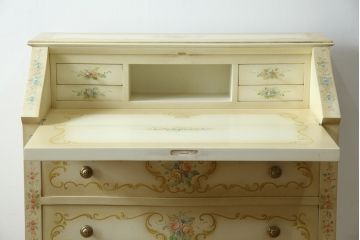 中古　美品　イタリア高級家具　ノバパルク(NOVAPLAK)　ロココ調の装飾がかわいらしいライティングビューロー(机、デスク、在宅用、在宅ワーク用、ワークデスク、引き出し)(定価約97万円)(R-084246)
