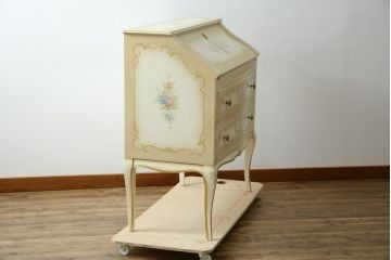 中古　美品　イタリア高級家具　ノバパルク(NOVAPLAK)　ロココ調の装飾がかわいらしいライティングビューロー(机、デスク、在宅用、在宅ワーク用、ワークデスク、引き出し)(定価約97万円)(R-084246)