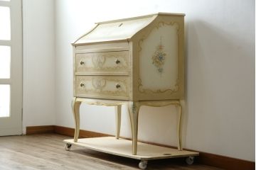 中古　美品　イタリア高級家具　ノバパルク(NOVAPLAK)　ロココ調の装飾がかわいらしいライティングビューロー(机、デスク、在宅用、在宅ワーク用、ワークデスク、引き出し)(定価約97万円)(R-084246)
