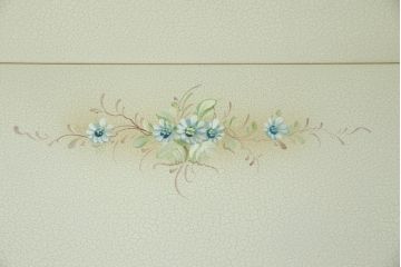 中古　美品　イタリア高級家具　ノバパルク(NOVAPLAK)　ロココ調の装飾がかわいらしいライティングビューロー(机、デスク、在宅用、在宅ワーク用、ワークデスク、引き出し)(定価約97万円)(R-084246)