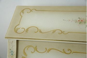 中古　美品　イタリア高級家具　ノバパルク(NOVAPLAK)　ロココ調の装飾がかわいらしいライティングビューロー(机、デスク、在宅用、在宅ワーク用、ワークデスク、引き出し)(定価約97万円)(R-084246)