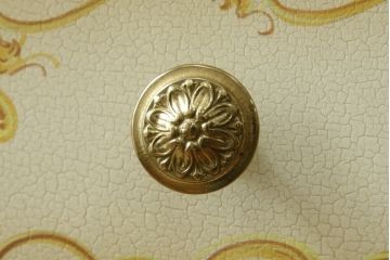 中古　美品　イタリア高級家具　ノバパルク(NOVAPLAK)　ロココ調の装飾がかわいらしいライティングビューロー(机、デスク、在宅用、在宅ワーク用、ワークデスク、引き出し)(定価約97万円)(R-084246)