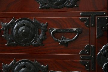 和製ビンテージ　職人手作り　工芸家具　三方欅(ケヤキ)材　美しい木地呂塗りの仙台小箪笥(仙台箪笥、衣装箪笥、収納箪笥、引き出し、ヴィンテージ)(R-084247)