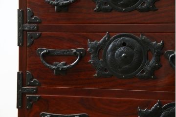 和製ビンテージ　職人手作り　工芸家具　三方欅(ケヤキ)材　美しい木地呂塗りの仙台小箪笥(仙台箪笥、衣装箪笥、収納箪笥、引き出し、ヴィンテージ)(R-084247)
