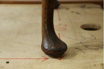 イギリスアンティーク　希少サイズ　ウォールナットの杢目が美しい小振りなライティングビューロー(机、在宅用、在宅ワーク用、ワークデスク、英国)(R-084248)