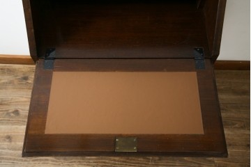 イギリスアンティーク　希少サイズ　ウォールナットの杢目が美しい小振りなライティングビューロー　(R-084248)