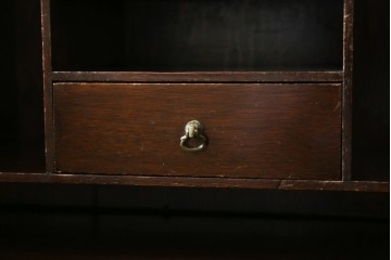 イギリスアンティーク　希少サイズ　ウォールナットの杢目が美しい小振りなライティングビューロー　(R-084248)