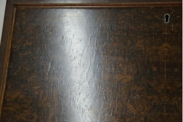 イギリスアンティーク　希少サイズ　ウォールナットの杢目が美しい小振りなライティングビューロー　(R-084248)