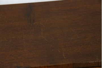 イギリスアンティーク　希少サイズ　ウォールナットの杢目が美しい小振りなライティングビューロー　(R-084248)