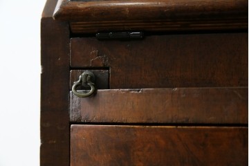 イギリスアンティーク　希少サイズ　ウォールナットの杢目が美しい小振りなライティングビューロー　(R-084248)