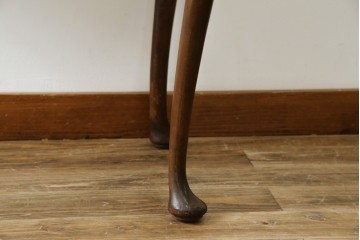 イギリスアンティーク　希少サイズ　ウォールナットの杢目が美しい小振りなライティングビューロー　(R-084248)