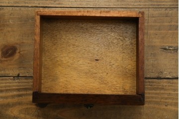 イギリスアンティーク　希少サイズ　ウォールナットの杢目が美しい小振りなライティングビューロー　(R-084248)