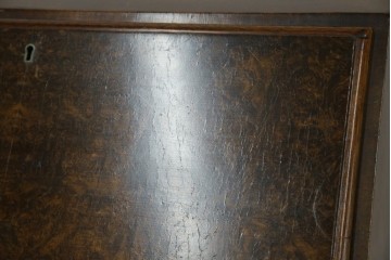 イギリスアンティーク　希少サイズ　ウォールナットの杢目が美しい小振りなライティングビューロー　(R-084248)