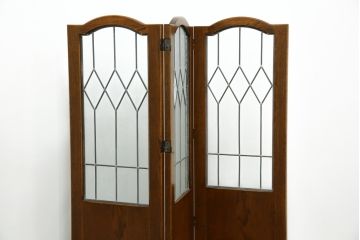 中古　美品　希少な廃番品　カントリーハウス　三連　クラシックな雰囲気と高級感のあるデザインが素敵なステンドグラス入りパーテーション(三越家具、衝立て、つい立て、3連、スクリーン)(R-084250)