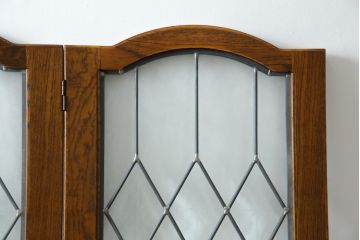 中古　美品　希少な廃番品　カントリーハウス　三連　クラシックな雰囲気と高級感のあるデザインが素敵なステンドグラス入りパーテーション(三越家具、衝立て、つい立て、3連、スクリーン)(R-084250)