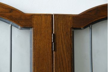中古　美品　希少な廃番品　カントリーハウス　三連　クラシックな雰囲気と高級感のあるデザインが素敵なステンドグラス入りパーテーション(三越家具、衝立て、つい立て、3連、スクリーン)(R-084250)