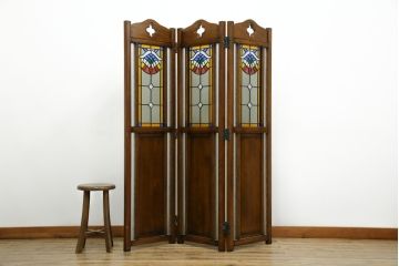 中古　美品　鮮やかで美しいステンドグラス入りの3連衝立て(つい立て、衝い立て、パーテーション、スクリーン、間仕切り、店舗什器)(R-084251)