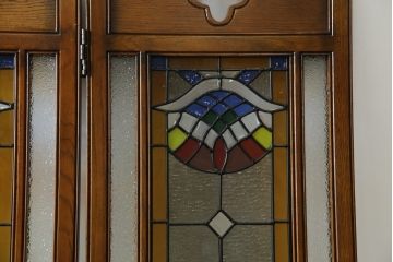 中古　美品　鮮やかで美しいステンドグラス入りの3連衝立て(つい立て、衝い立て、パーテーション、スクリーン、間仕切り、店舗什器)(R-084251)