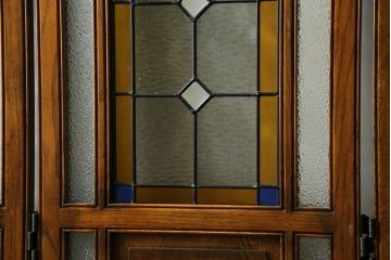 中古　美品　鮮やかで美しいステンドグラス入りの3連衝立て(つい立て、衝い立て、パーテーション、スクリーン、間仕切り、店舗什器)(R-084251)