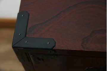 中古　美品!!　仙台民芸箪笥(仙台箪笥)　欅産業　凝ったつくりの大振りの金具が目を惹く漆塗りの仙台箪笥サイドボード　(R-084255)