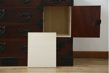 中古　美品!!　仙台民芸箪笥(仙台箪笥)　欅産業　凝ったつくりの大振りの金具が目を惹く漆塗りの仙台箪笥サイドボード　(R-084255)