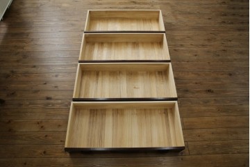 中古　美品!!　仙台民芸箪笥(仙台箪笥)　欅産業　凝ったつくりの大振りの金具が目を惹く漆塗りの仙台箪笥サイドボード　(R-084255)