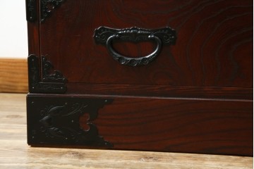 中古　美品!!　仙台民芸箪笥(仙台箪笥)　欅産業　凝ったつくりの大振りの金具が目を惹く漆塗りの仙台箪笥サイドボード　(R-084255)